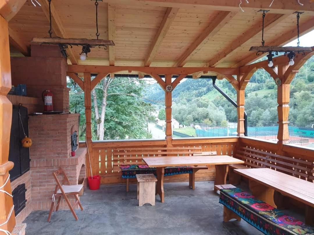 Hotel Casa Tomoiaga Vişeu de Sus Zewnętrze zdjęcie